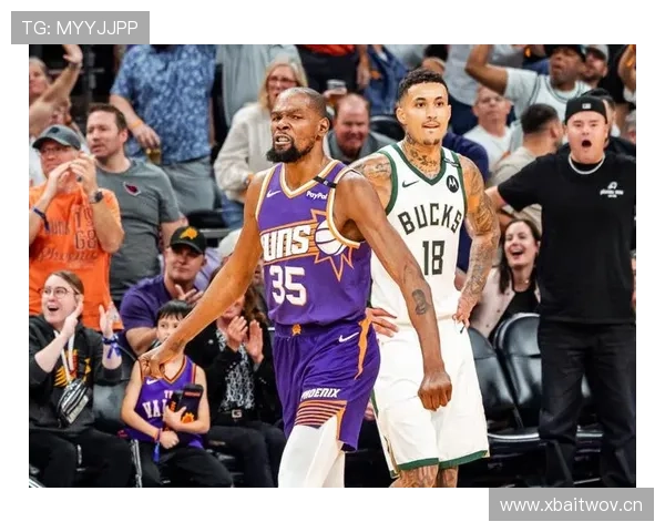 布克强化持球挡拆威胁利用高效中投持续提升关键时刻产出